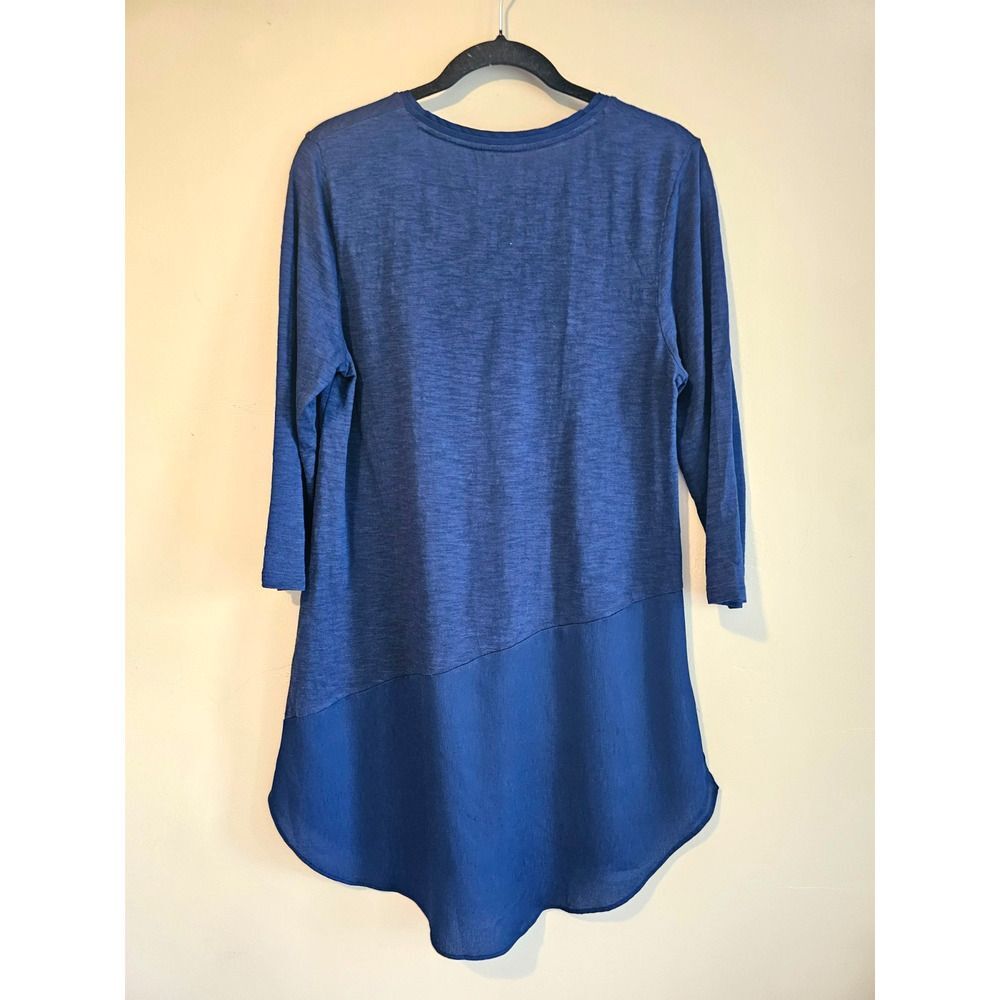 Chicos Travelers Asymmetrical Hem Top Tunic Sz 1 Navy Blue - Picture 2 of 3
